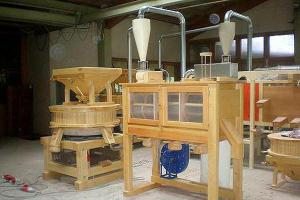Homemade grain mill: simple assembly diagram