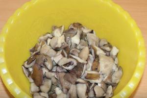 How to prepare mushroom caviar from boiled mushrooms for the winter