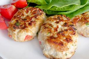 Chicken cutlets with zucchini